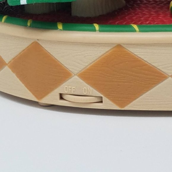 Vintage Christmas Family Bears Musical Display Stand Automatic Movements Battery - Picture 5 of 10